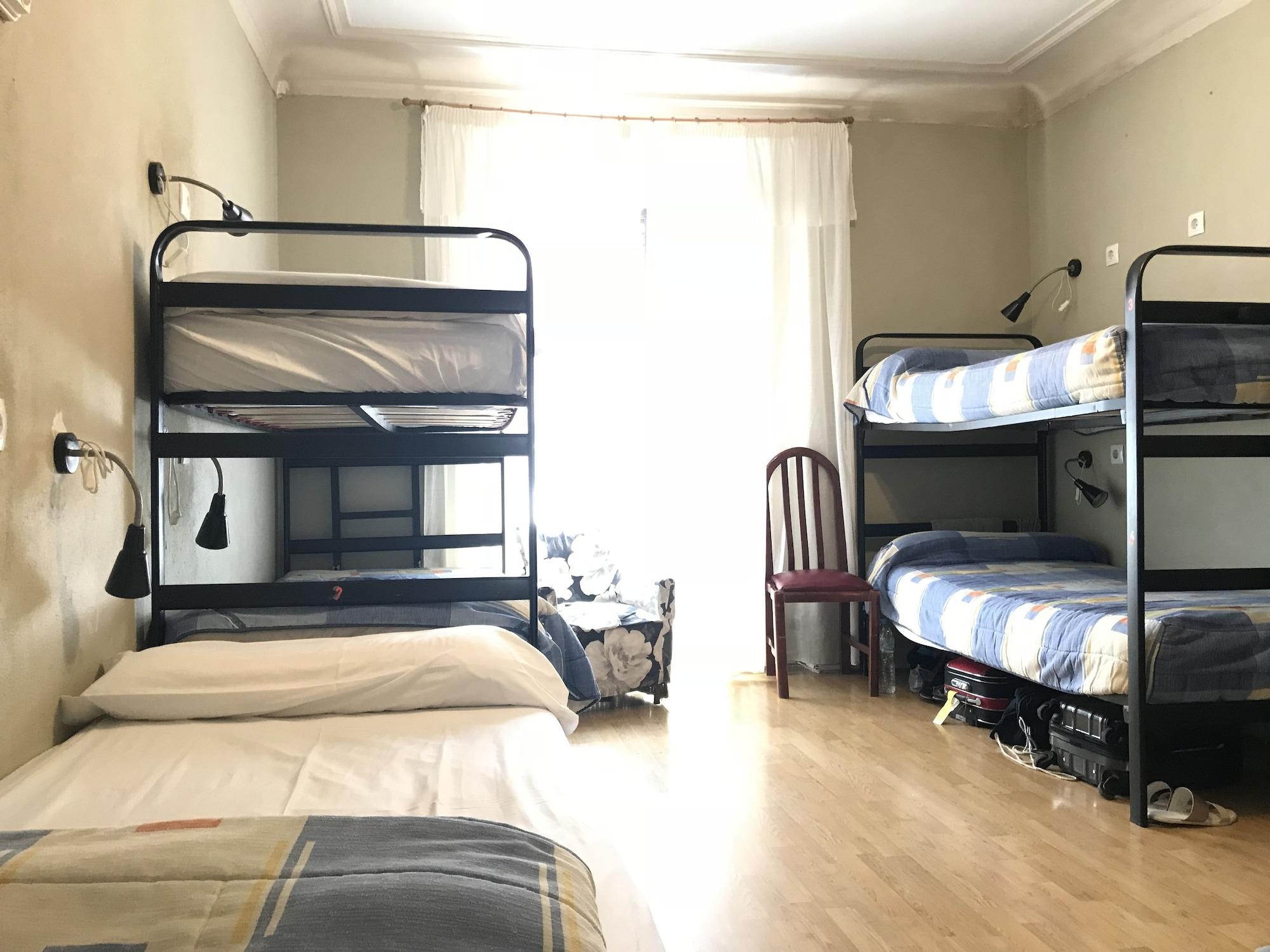 Хостел Rc Miguel Angel Мадрид Экстерьер фото Hostel room in Madrid, Spain