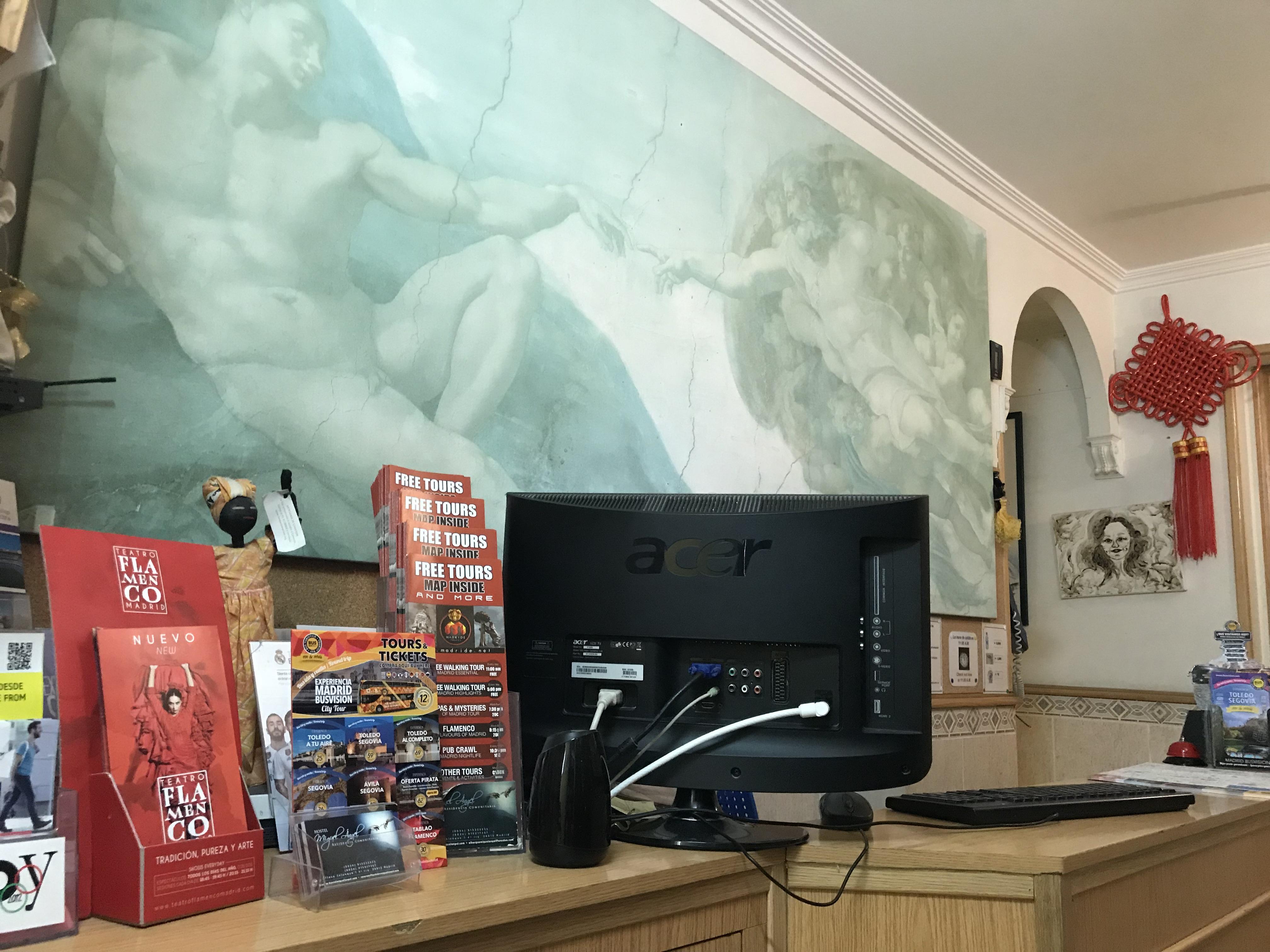 Хостел Rc Miguel Angel Мадрид Экстерьер фото Reception desk at the museum
